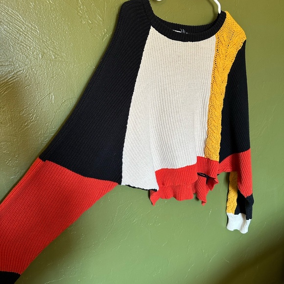 Moon & Madison Color-block Knit Sweater Crop - Picture 2 of 3
